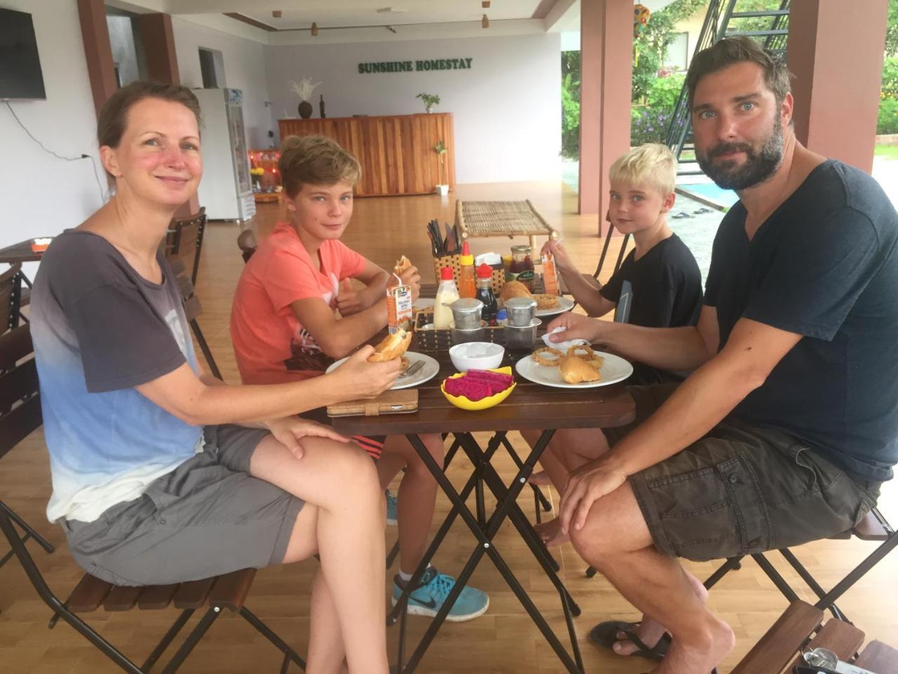 Sunshine Homestay Phong Nha Buitenkant foto